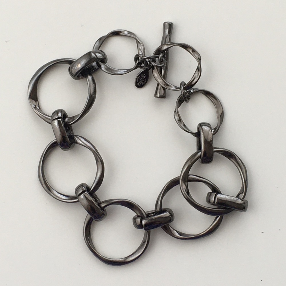 Metallic Gray Twisted Circle Chain Link Bracelet